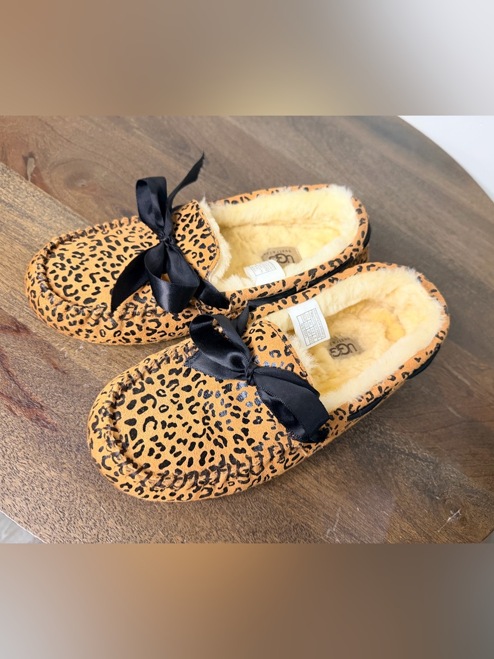 UGG Leopard Print Slip-On Shoes in Tan and Brown Size 8 - Picture 2 of 6